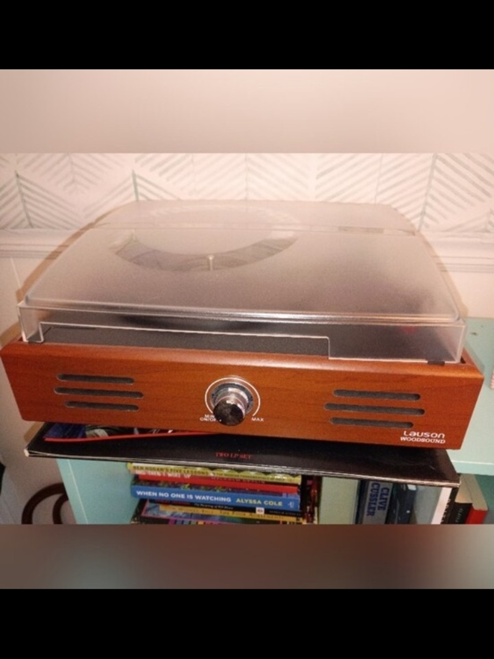 Couson Woodsound Vintage-Style Turntable in Wood Tone